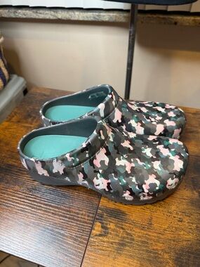 Dansko Kane Molded Recovery Clogs Slip On Comfort Shoes Lightweight  SZ 6.5-7